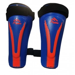 Щитки футбольные