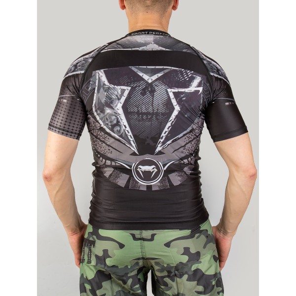 Джемпер (рашгард) спортивный мужской